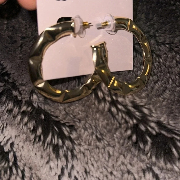 18k Gold Tone C shaped Needle Hollow Hoop Earrings - Picture 5 of 10